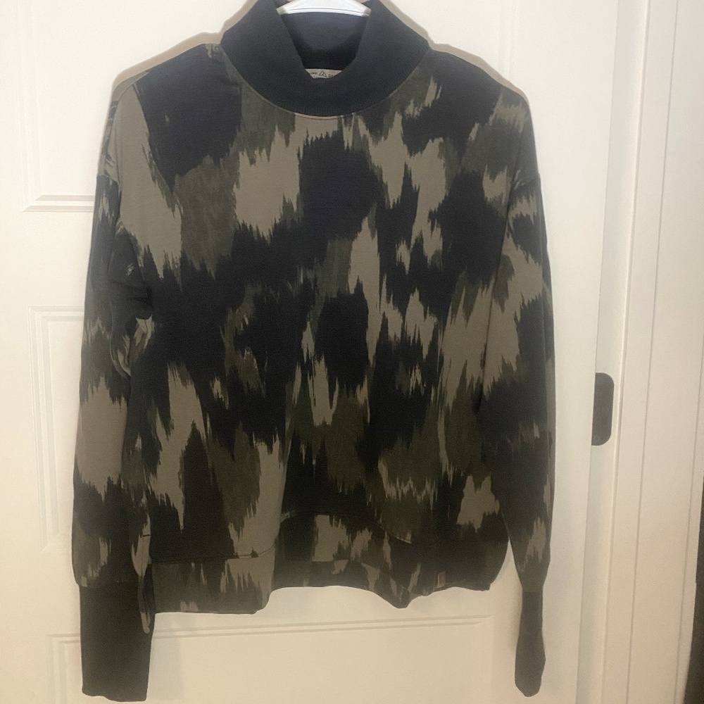 Medium Green 🌱 Alpine Design Turtleneck Sweater